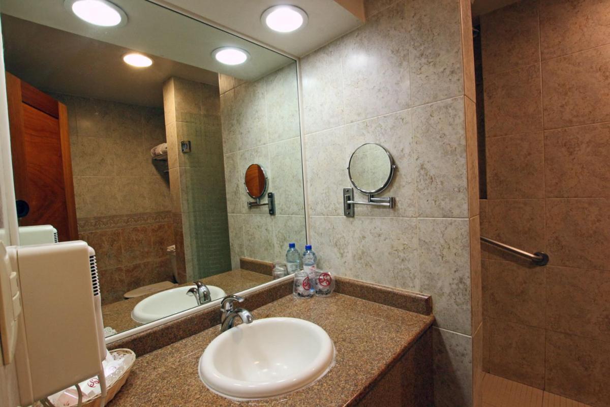 Hotel Colon Plaza Business Class Nuevo Laredo Exterior photo
